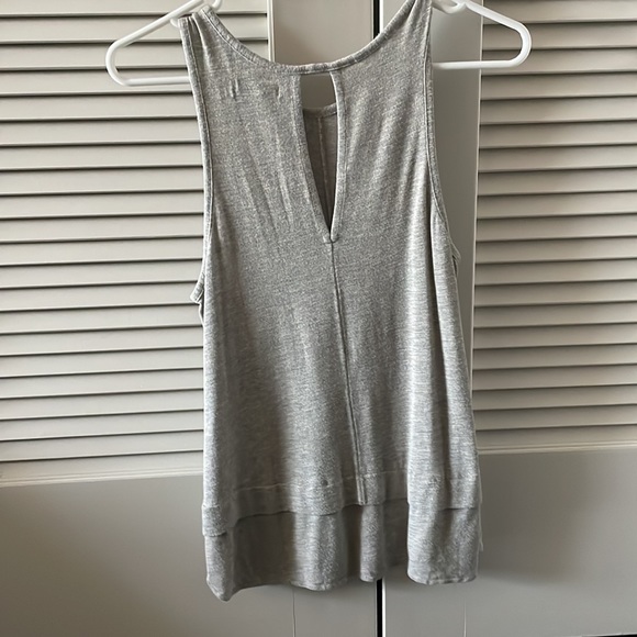 Madewell tank top with cut out - Picture 2 of 4